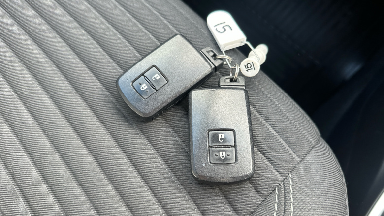 Toyota Yaris 1.5 Hybrid Icon 5dr CVT Hybrid Hatchback